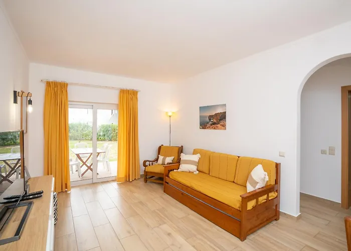 Recently Renovated Apartments With Pool And Wi-Fi