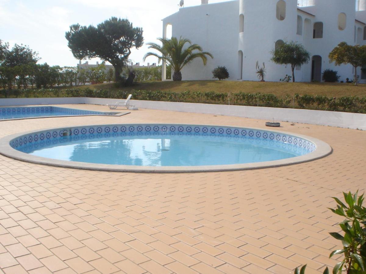 Recently Renovated With Pool And Wi-fi Apartment