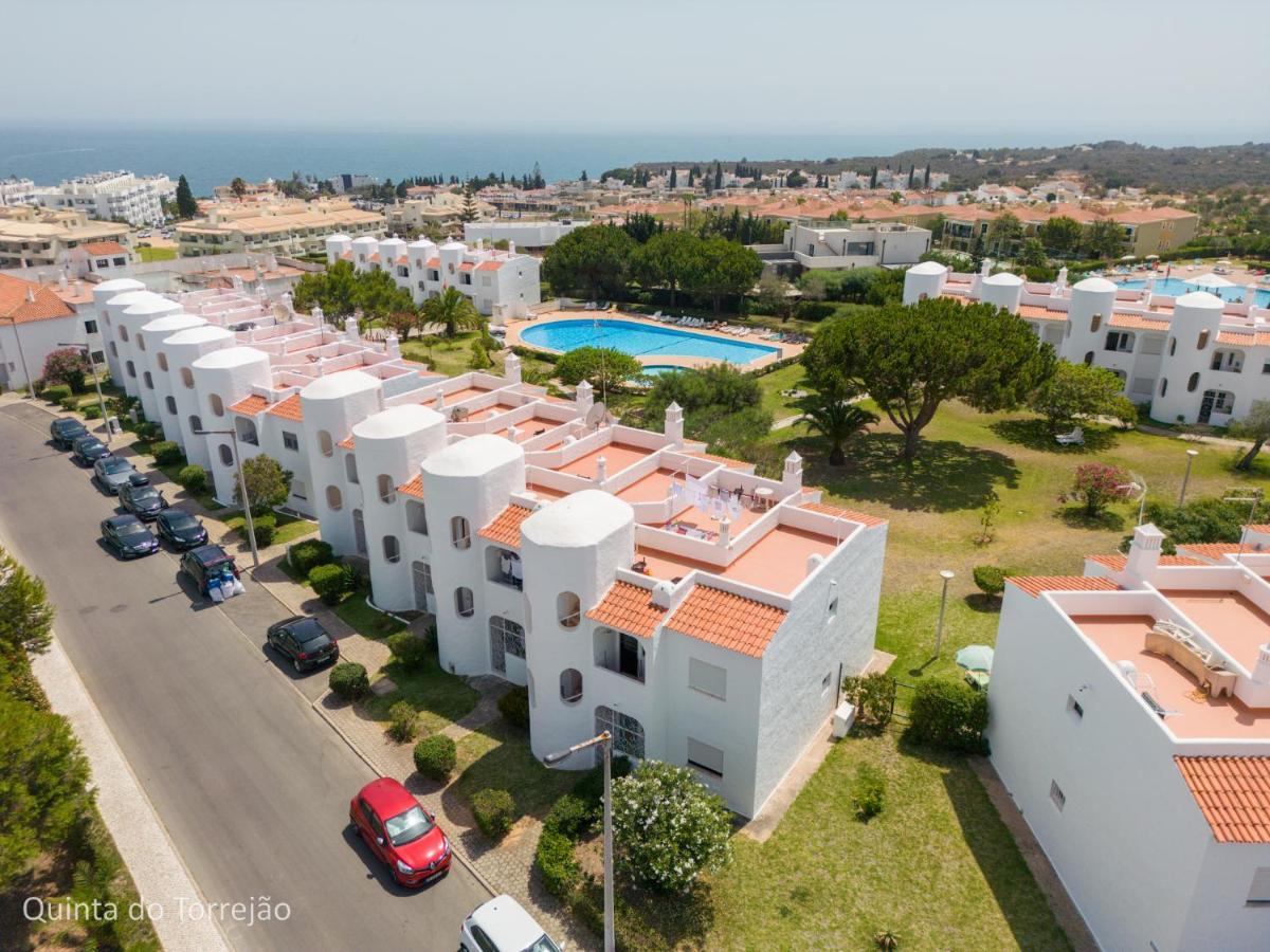 Recently Renovated With Pool And Wi-fi Apartment