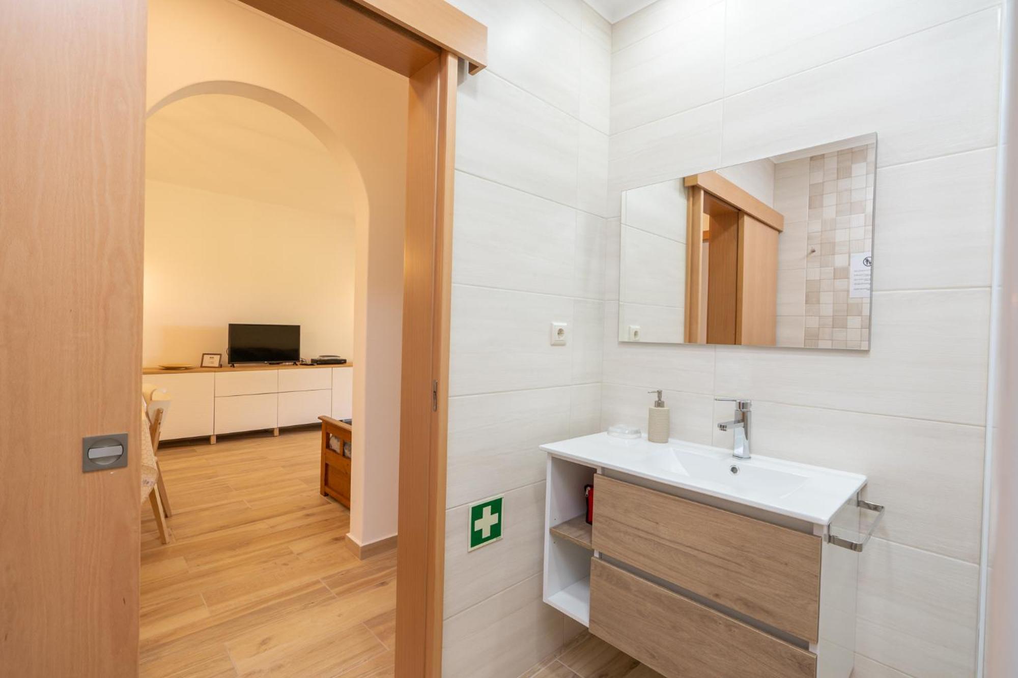 Recently Renovated With Pool And Wi-fi * Armação de Pêra