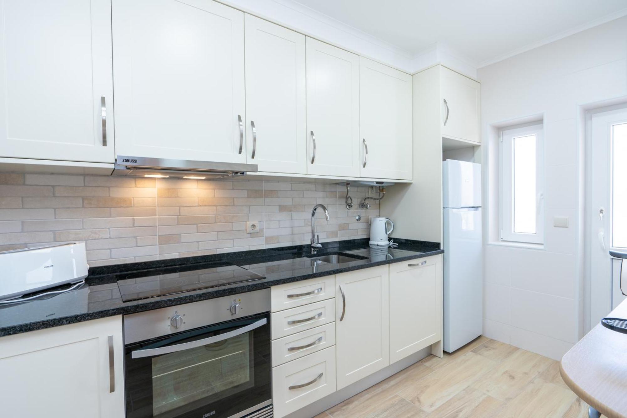 Recently Renovated With Pool And Wi-fi Apartment