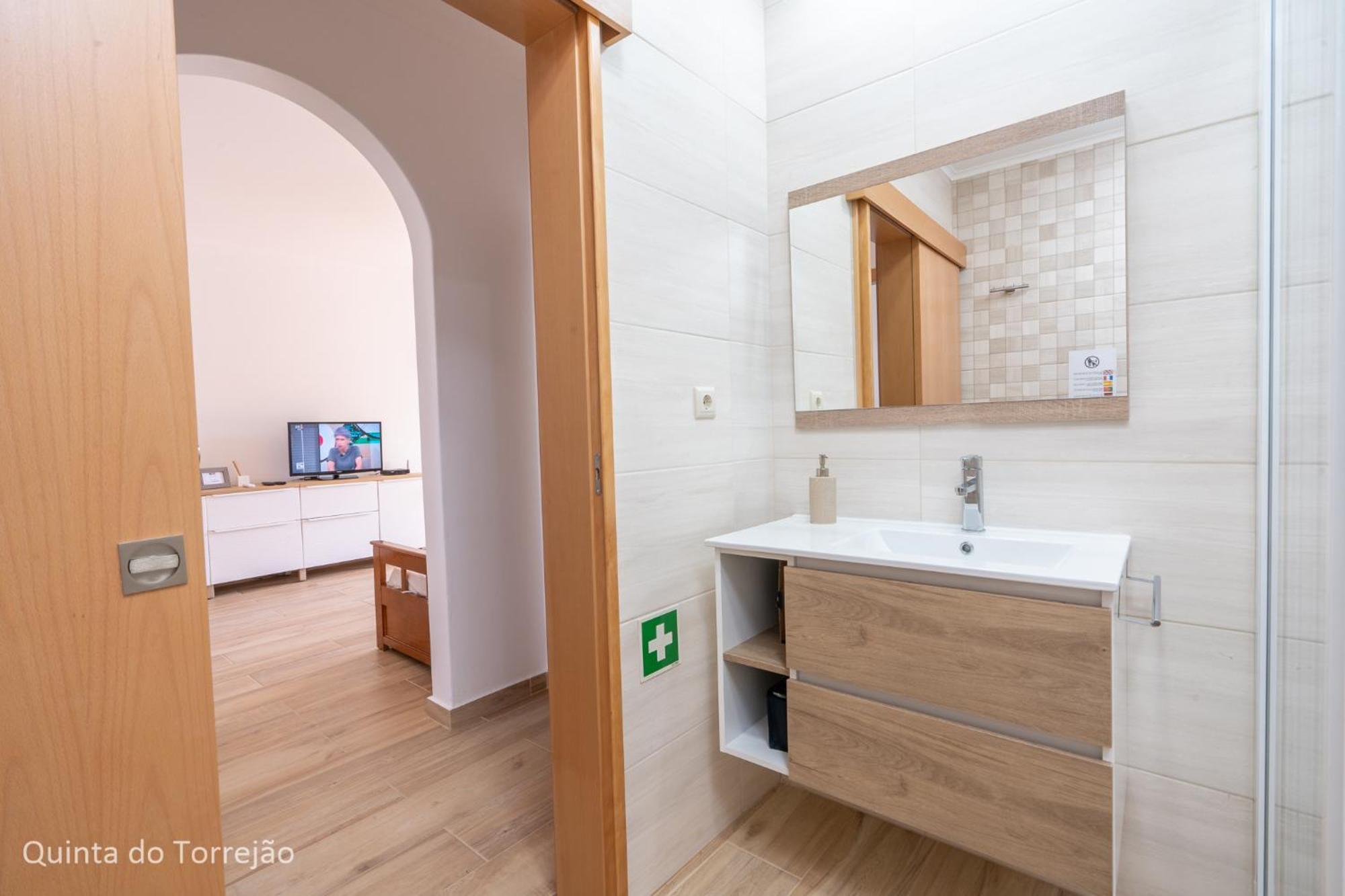 Recently Renovated With Pool And Wi-fi Apartment