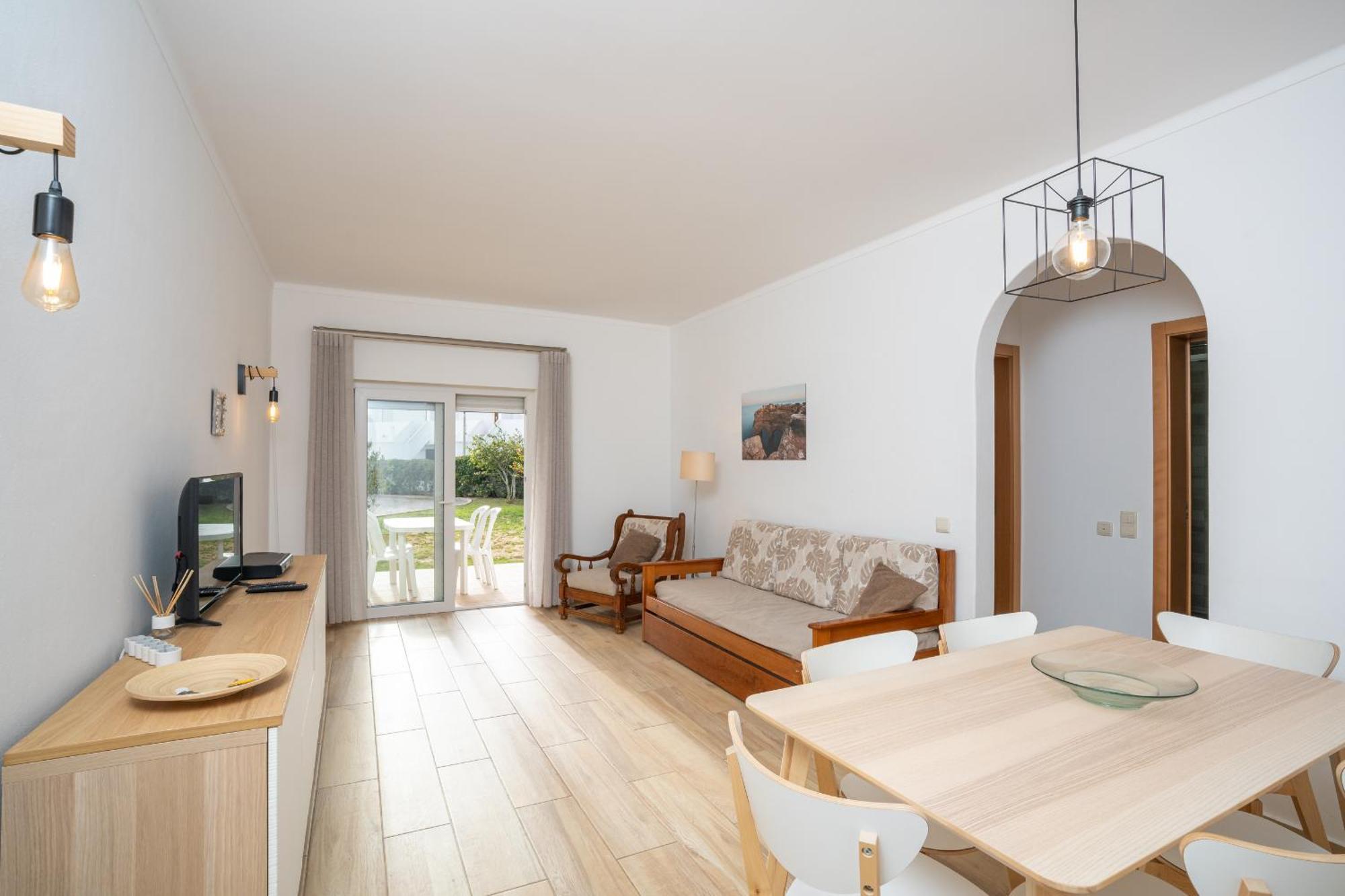 Recently Renovated With Pool And Wi-fi