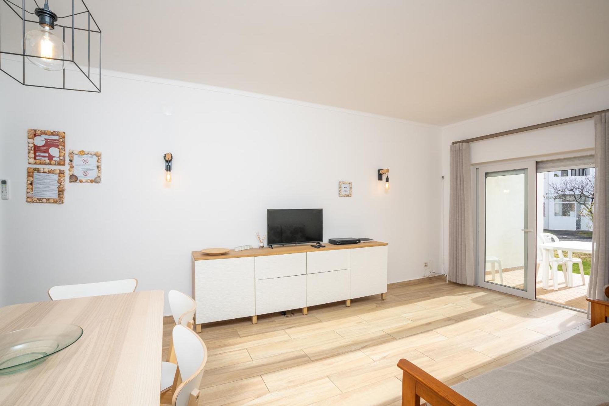 Recently Renovated With Pool And Wi-fi Apartment *