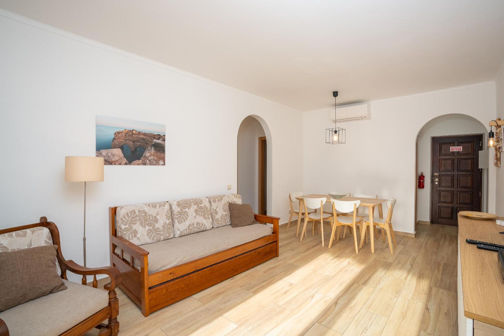 Recently Renovated With Pool And Wi-fi * Armacao de Pera
